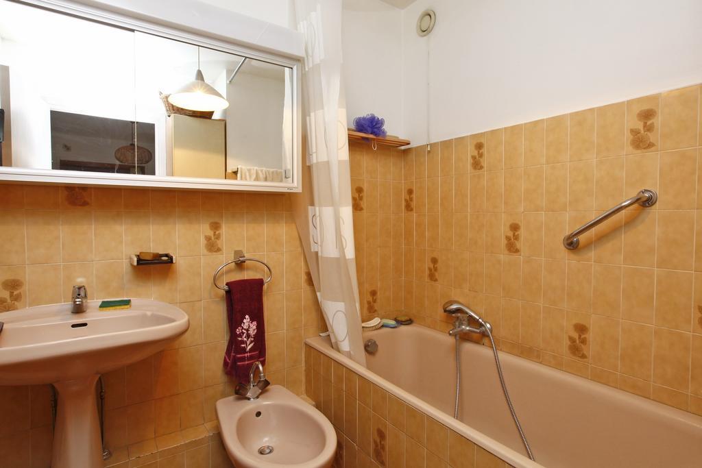 Appartement 6 Personnes Avec Terrasse Le Port Nice Room photo