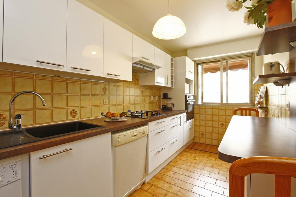 Appartement 6 Personnes Avec Terrasse Le Port Nice Room photo