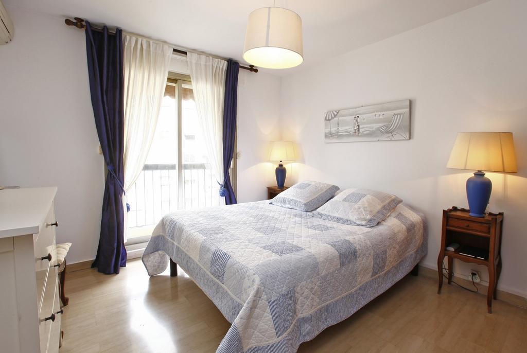 Appartement 6 Personnes Avec Terrasse Le Port Nice Room photo