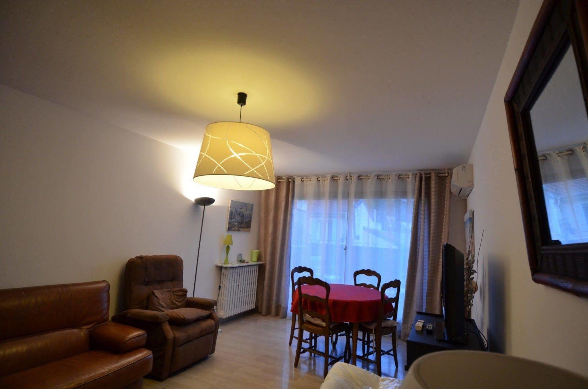 Appartement 6 Personnes Avec Terrasse Le Port Nice Exterior photo