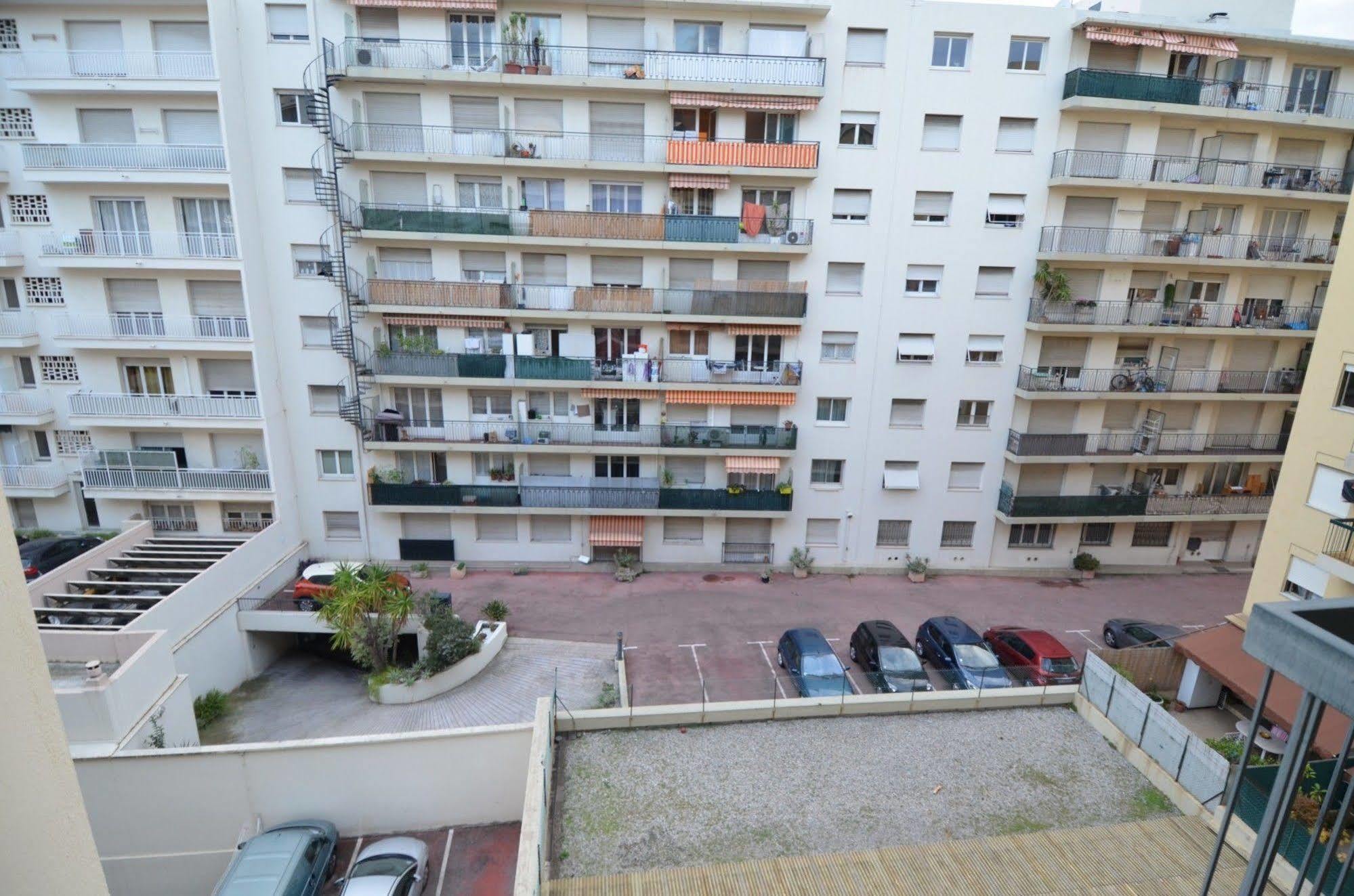 Appartement 6 Personnes Avec Terrasse Le Port Nice Exterior photo