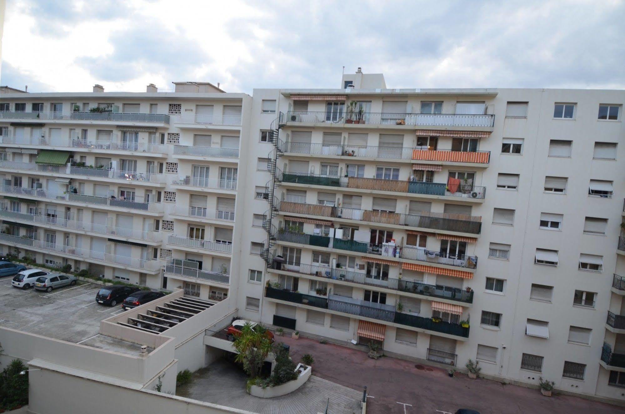 Appartement 6 Personnes Avec Terrasse Le Port Nice Exterior photo