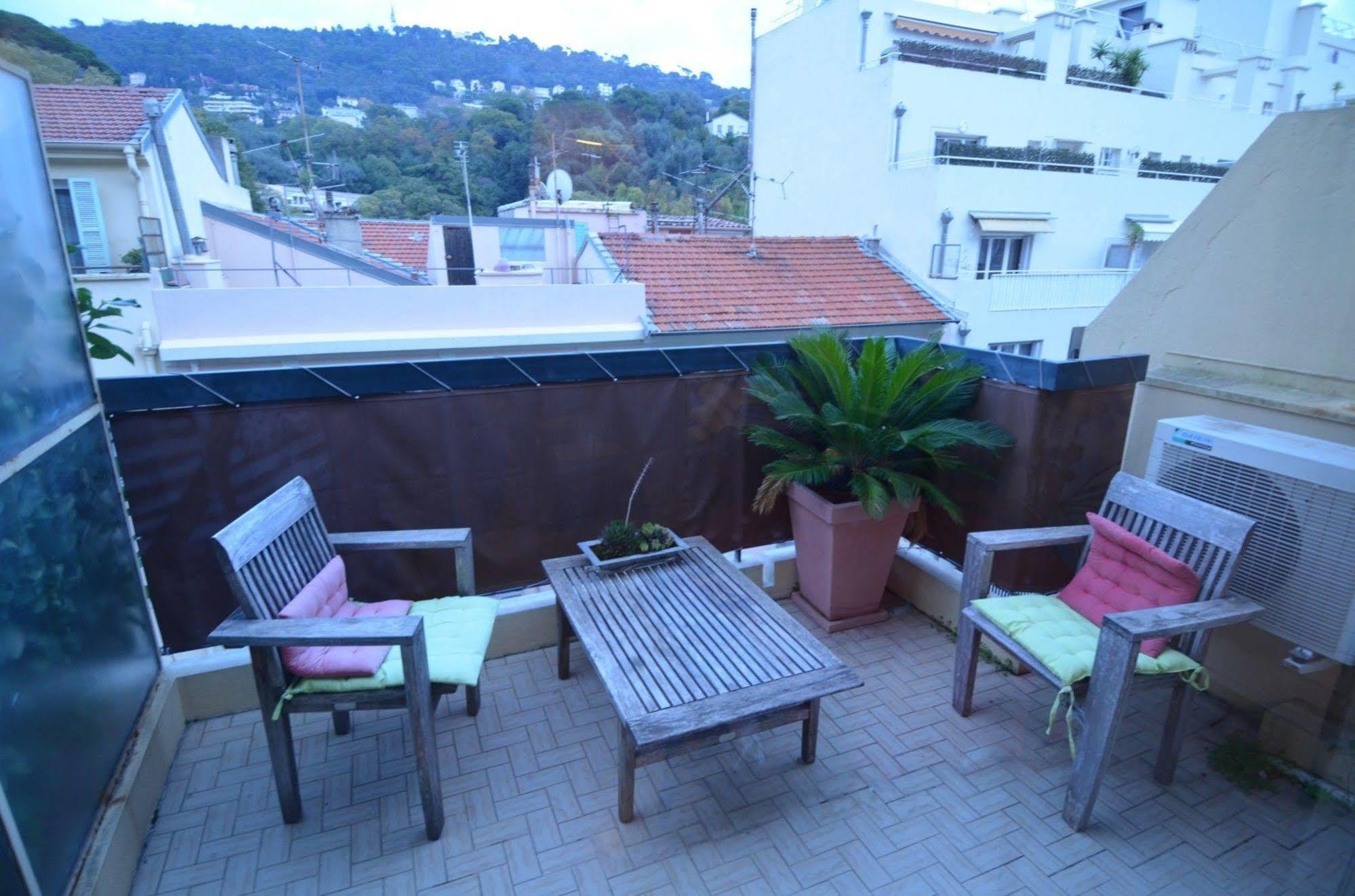 Appartement 6 Personnes Avec Terrasse Le Port Nice Exterior photo