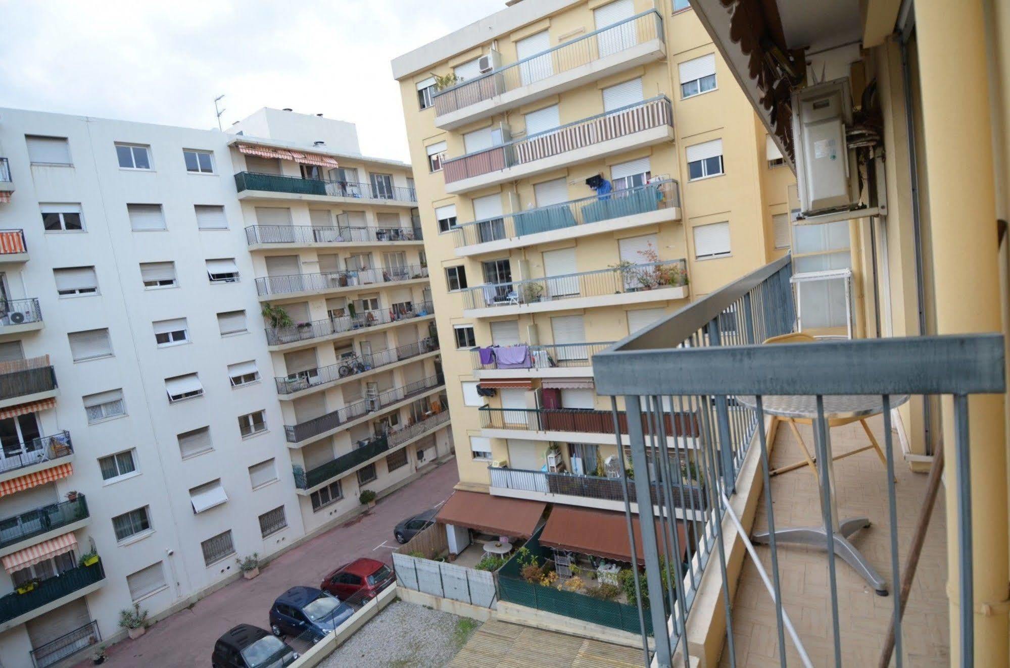 Appartement 6 Personnes Avec Terrasse Le Port Nice Exterior photo